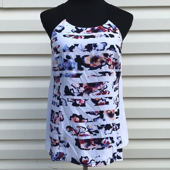 White House Black Market Tops - NWT White House Black Market dressy floral tank